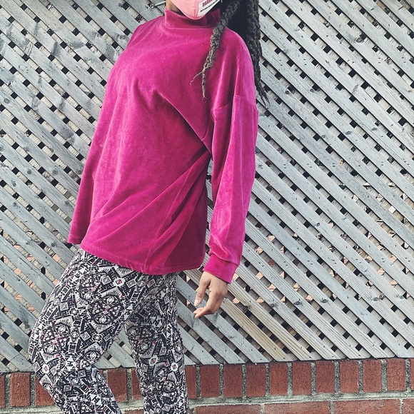 VINTAGE VELVET LONG SLEEVE TURTLENECK - Picture 4 of 4